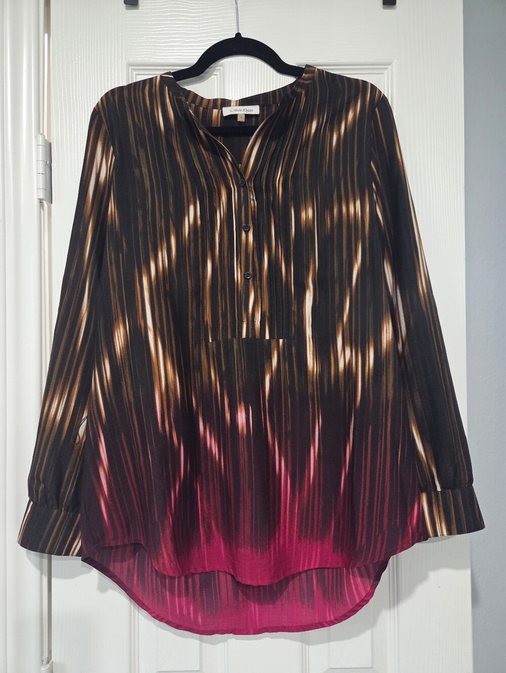 Size M Calvin Klein Black/Brown and Magenta Ombre Button Blouse